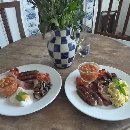 Bed & Breakfast Groves Hall *