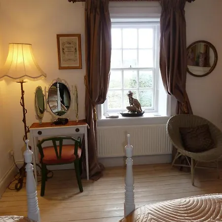 Bed & Breakfast Groves Hall *